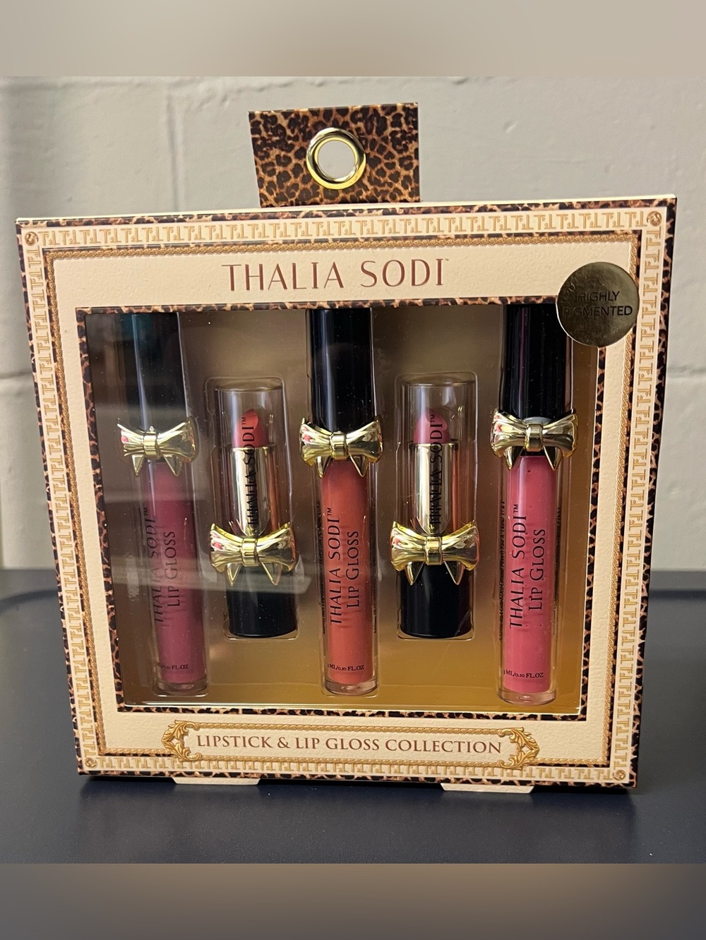 Thalia Sodi Women Makeup Lipstick & Lip Gloss Set. Highly pigmented.